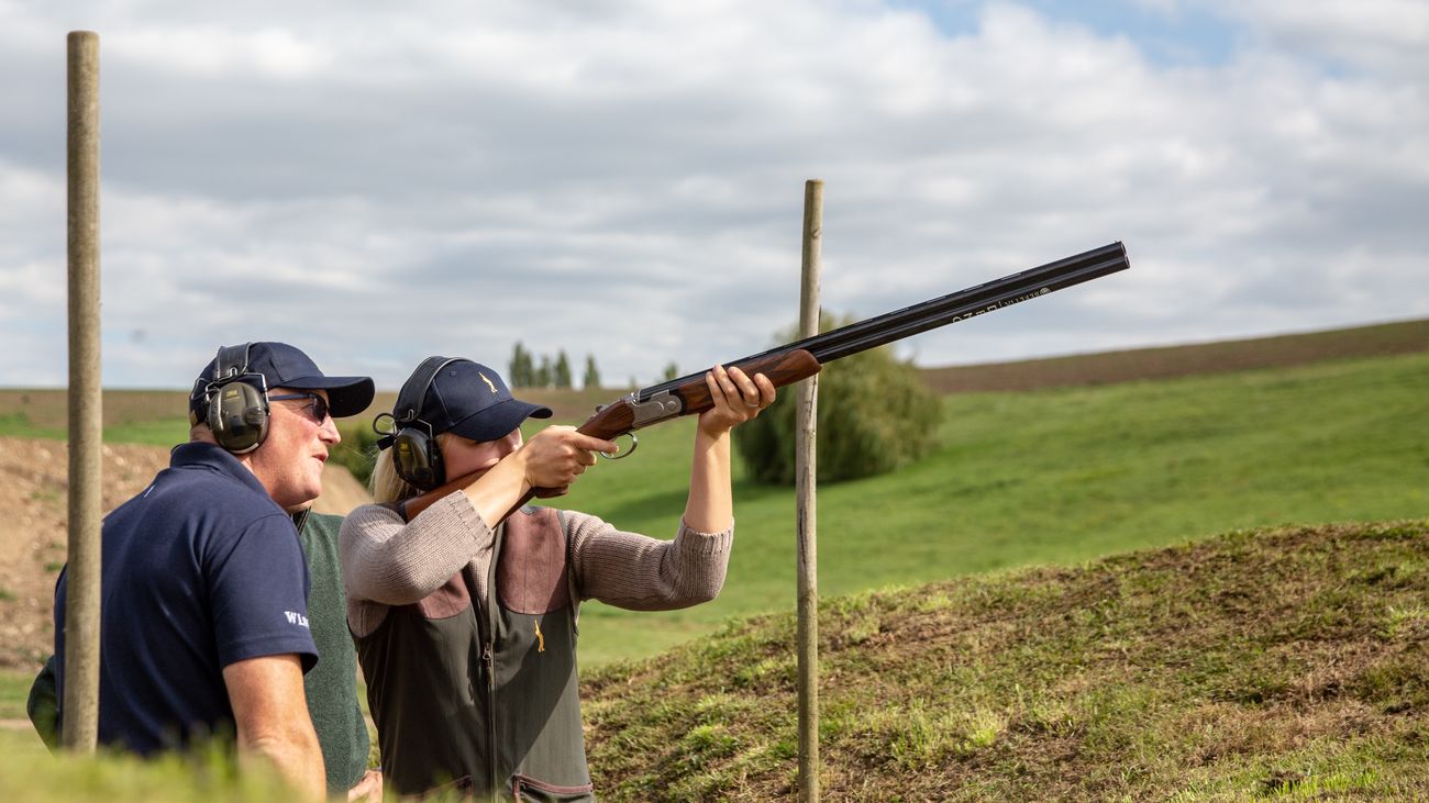 Clay Pigeon Shooting Near London for Two UTourizmo